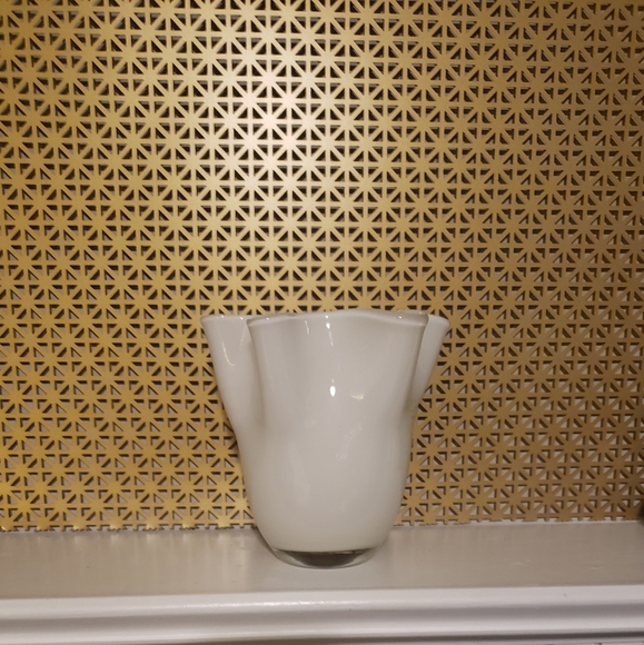 WHITE DECORATIVE GLASS VASE - Picture 3 of 5